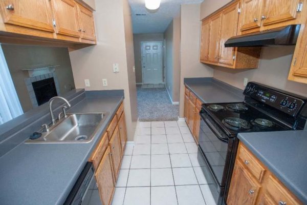 Apartment with open kitchen in Jackson, TN
